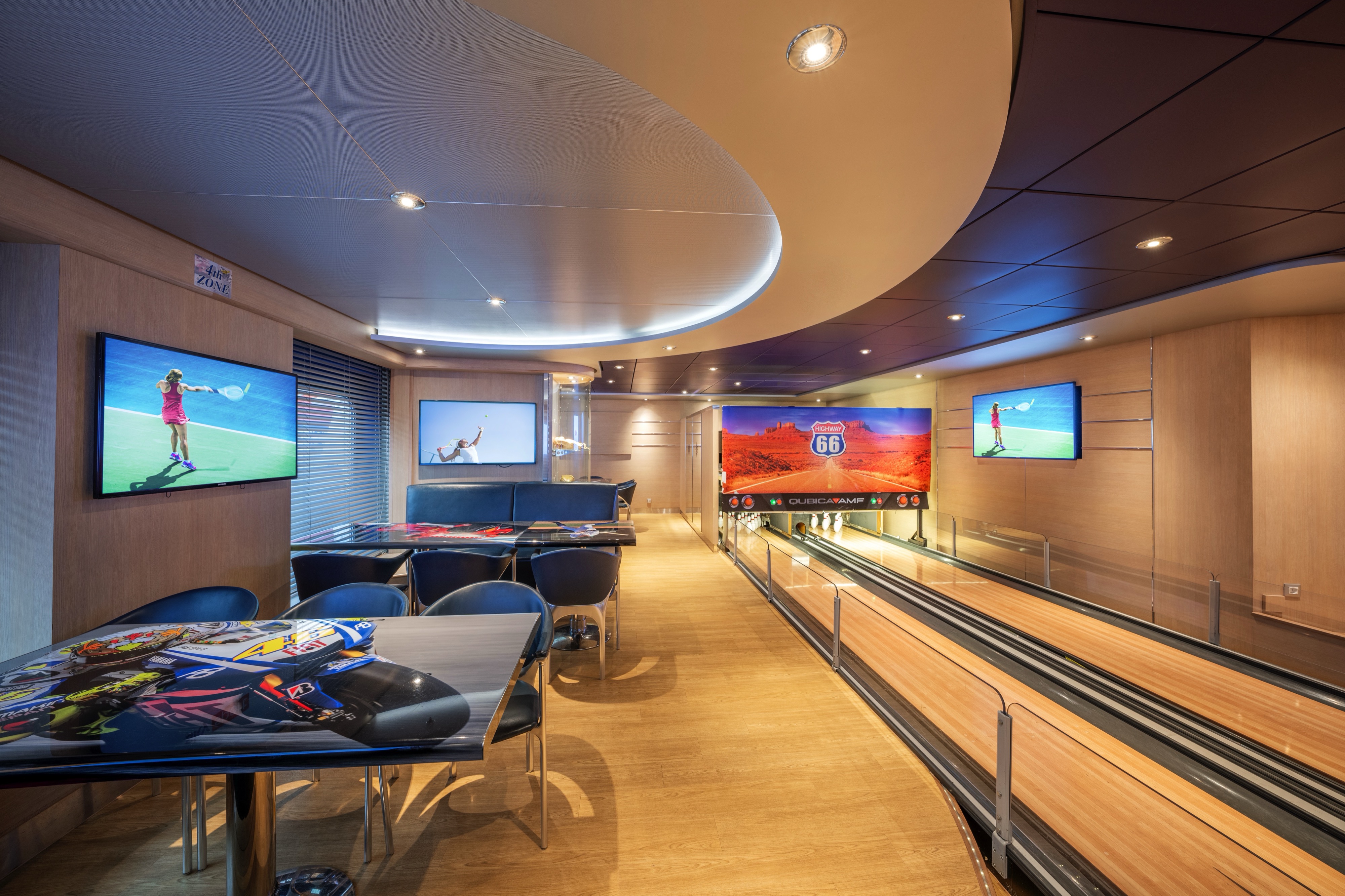 Sports Bar & Mini Bowling